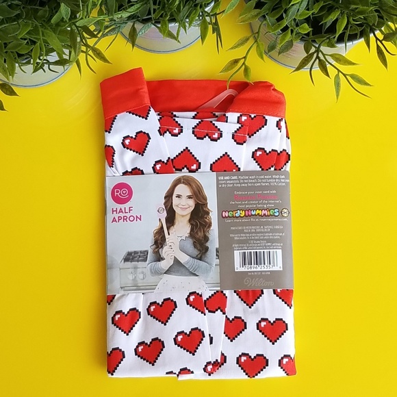 Rosanna Pansino Oven Mitt and Apron Set - Picture 4 of 4